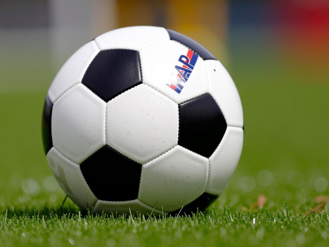 爱游戏app安装-中锋拿球区域是否决定中场支援速度,中锋拿不到球 第3张